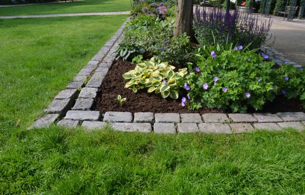 Flower Bed Mulching in Midlothian